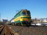 PSZ 240 128-9 und ZSSK Cargo 756 003-0 mit einem Gterzug zwischen Budapest-Kelenfld und Ferencvros, am 06. 03. 2010. 