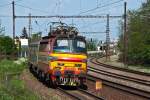 240 037 ist mit Os 3008 von Leopoldov nach Bratislava Hauptbahnhof unterwegs. Bratislava Vinohrady, am 30.04.2012.