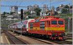 263 005-1 schiebt eine Doppelstockeinheit als Os 2016 nach Kuty aus dem Bahnhof von Bratislava.