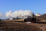 556 053 alias 556 036 kam lautstark mit ihren Güterzug durch Slovenská Ľupča, 08.02.2020