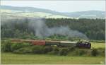 Kindertage in Vrtky - 464 001 fhrt mit dem Sonderzug Os 31202 von Prievidza nach Vrtky.  
Horn Stubna 2.6.2012