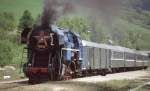 477013 startet am 17.5.2004 mit ihrem Sonderzug im Bahnhof Stara Lubovna  zur Weiterfahrt nach Poprad.