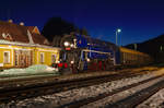 Nachtfotosession mit dem 477.013 im Bahnhof von Dobšinská Ľadová Jaskyňa an der Strecke Margecany–Červená Skala.