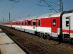 Obwohl der EC 379 Binz-Brno ausschlielich mit CD-Wagenpark und einem DB-Wagen gefahren wird,entdecke ich auch diesen slowakischen IC-Wagen Bmpeer 61 56 20-70 225-3 Heimatbahnhof:Bratizlava im Verband