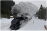 Lok Nr. 1 und Lok Nr. 5 (kalt) der Museumsbahn Čierny Balog am 27.1.2018 zwischen Čierny Balog und Vydrovo.