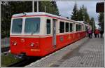 Von Štrbské Pleso fährt diese Zahnradbahn 5km talwärts nach Štrba, wo Anschluss an die normalspurige Staatsbahn besteht. (03.06.2014)