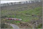 425.954-5 und 425.955-2 befahren ein eben wieder instand gestelltes Stück zwischen Vyšné Hágy und Popradské Pleso. (04.06.2014)