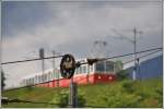 Zahnradbahn nach Štrbské Pleso fotografiert durch die Fahrdrahtabspannung der Normalspurbahn in Štrba. (05.06.2014)