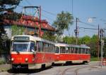 Tw.7751+7752 verlassen die Haltestelle zel.st.Vinohrady in Richtung Stadtzentrum.(24.04.2015)