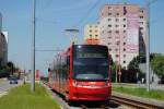 Der neu gelieferte Tw.7504 bei der Ausfahrt aus der Haltestelle Od Saratov auf der Fahrt nach Zlate Piesky.