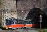 T6A5 7911 + 7912, die erst vor kurzem einen Anstrich im  Retrolook  erhielten, bei der südlichen Ausfahrt des Tunnels des Burgbergs.