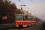 Das T6A5 - Tandem 7943 + 7944 fährt als Linie 9 durch die Ružinovska ulica ins Stadtzentrum.