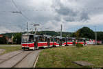 Am 22.07.2021 ist DPMK KT8D5 528 abgestellt im Wendekreis bei Košice Havlíčkova und wartet auf seinen nächsten Einsatz.