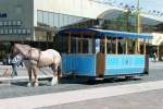 Die ersten Fahrgste sind am 6.6.2004 bereits eingestiegen, um von der   Haltestelle vor dem Hotel Slovan in Kosice mit einem PS in die Stadtmitte   zu fahren.