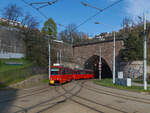 am 07.04.2022 verließen T6A5 7949 und 7950 den Schlossbergtunnel in Bratislava auf dem Weg als Linie 9 nach Karlsdorf (Karlova Ves).