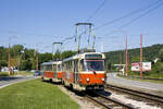 Am 8. Juli 2010 hat das T3 SUCS - Gespann 7777 + 7778 als Linie 4 soeben die Endstation Karlova Ves verlassen und ist in Richtung Zlaté piesky unterwegs. 