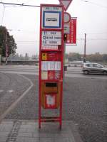 Eine Straenbahnhaltestelle in Bratislava. Aufgenommen am 25.10.2007