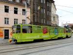 Straenbahngarnitur-7945 rattert als Werbetrger fr eine Bank durch die Slovakische Hauptstadt Bratislava;130828