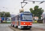 K2G 7085 in der Tomasikova ulica auf dem Weg zum Bhf.Nove Mesto.Dieser Wagen wurde im Zuge einer Unfallreparatur in den Jahren 1998 - 2002 teilmodernisiert,er behielt jedoch als einziger seine
