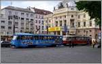 Zwei Tatra Trams vor dem slowakischen Nationaltheater in Bratislava.