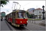 Zwei Tatra Strassenbahnen 7775/7776 der Linie 4 nach Zlaté Piesky vor dem Nationaltheater.