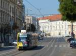 Fahrzeug 7124 der Baureihe K2 am 22.8.2015 in der Námestie Slovenského národného povstania. Diese Baureihe wurde 1967-1983 gebaut. In Bratislava wurde sie in den 90er Jahren modernisiert, was die dieser Zeit entsprechende Stirnfront erklärt. 22.8.2015 