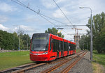 Bratislava Skoda ForCity 30T 7510 als Linie 3 kurz vor der Endstation Petržalka Jungmannova, 01.08.2016. 