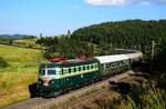 Die schöne E499 085-er Bobina ist auf dem Weg mit ihrem Sonderzug aus Poprad nach Tschechien kurz vor der Hst.