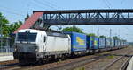 LOKORAIL, a.s., Bratislava [SK] mit der Alpha Trains Vectron  193 964  [NVR-Nummer: 91 80 6193 964-4 D-ATLU] und KLV-Zug am 18.05.22 Durchfahrt Bf. Saarmund.