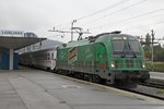 541-001 mit Schnellzug in Ljubljana am 18.10.2016.