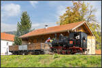 71.012 dampft durch den Bahnhof Zrece an diesem 8.10.2022