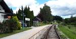 Holmec (bis 1918 Homberg), erste Haltestelle unbesetzt nach Anfangspunkt Bleiburg, [18.07.2017]
(Aufnahme aus stirnseitigem Fenster des letzten Waggon)