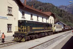 SZ 644 019 mit einem leeren Autozug im Bahnhof Podbrdo an der Wocheinerbahn, 14.04.2007 - Scan vom Dia