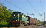 SŽ 643-031 zieht zwei Güterwagons durch Maribor-Tabor Richtung Maribor HBF.