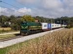 Die 664 115 mit einem Containerzug am 04.10.2017 unterwegs bei Mekotnjak.