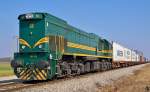 SZ 664-104 zieht Containerzug von Hodos nach Pragersko. In Pragersko wird der Zug von E-Lok bernommen fr Weiterfahrt nach Hafen Koper. / 7.3.2012