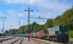 S 664-106 bernimmt in Pragersko Containerzug aus Hafen Koper und zieht ihm Richtung Hodo. /29.8.2012  