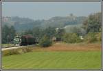 12.10.2006 bei der Ortsausfahrt von Libanja Richtung Hodos (Slowenien).664-111 mit einem Gterzug, von Hodos kommend, auf dem Weg nach Pragersko.