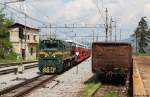 664 105 mit einem Autozug am 01.05.2014 in Pivka.