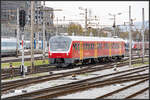 715.108 rollt durch den Bahnhof Ljubljana um sich in kürze am Bahnsteig für den nächsten Dienst aufzustellen.