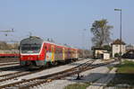 713-120 wartet im Bahnhof Ljubljiana auf weiter Fahrten . 
bei strahlendem Sonnenschein gab es am 20. Oktober einiges zu entdecken . 
Selten aber ein Bild ohne Grafitti . 
