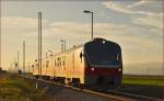 SŽ 713-104 fährt in Abendsonne durch Cirkovce-Polje Richtung Murska Sobota. /10.10.2014