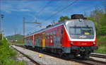 SŽ 813-107 fährt durch Maribor-Tabor Richtung Maribor HBF.