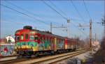 SŽ 813-037 fährt durch Maribor-Tabor Richtung Maribor Hauptbahnhof.