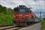 SŽ 342-001 zieht EC151 durch Maribor-Tabor Richtung Ljubljana.