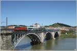 Mit dem EC 151  Emona  (Wien - Ljubljana) berfhrt SZ 342 001 die Draubrcke in Maribor 11.8.2011