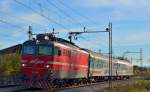 S 342-022 zieht Personenzug durch Maribor-Tabor Richtung Maribor Hauptbahnhof.