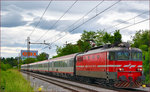 SŽ 342-014 zieht EC158 durch Maribor-Tabor Richtung Wien.