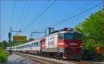 SŽ 342-025 zieht EC158 'Croatia' durch Maribor-Tabor Richtung Wien.
