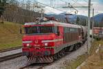 363-022 mit Güterzug in Rimske Toplice am 10.01.2018.